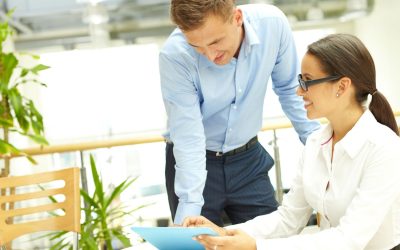 Survivre à un stage en entreprise : Battle royale à la caféterie !